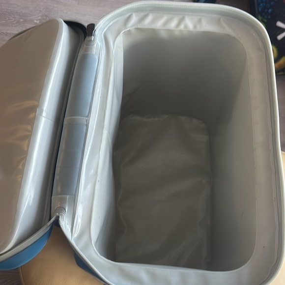 Awesome Huge Rtic soft cooler 40 can Light Blue - Picture 10 of 11